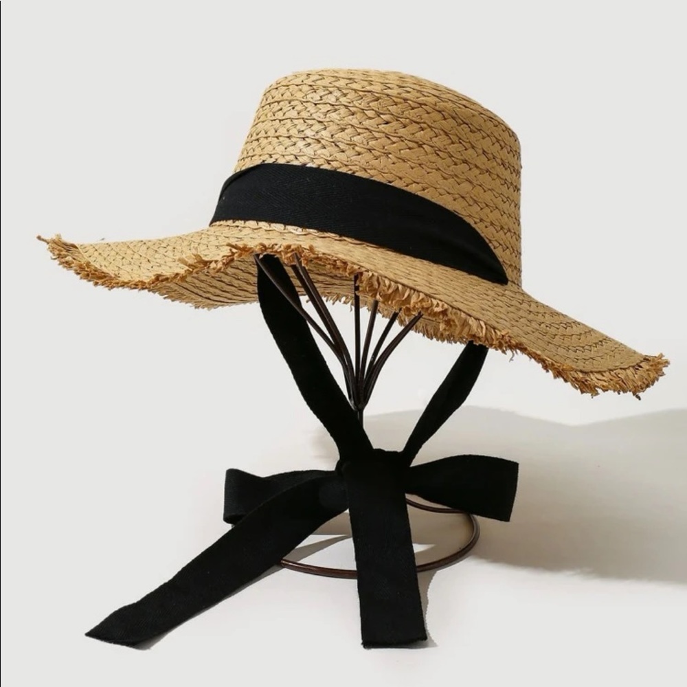 Beautiful classy sun hat raw hem straw white strap new one size adjustable Tik